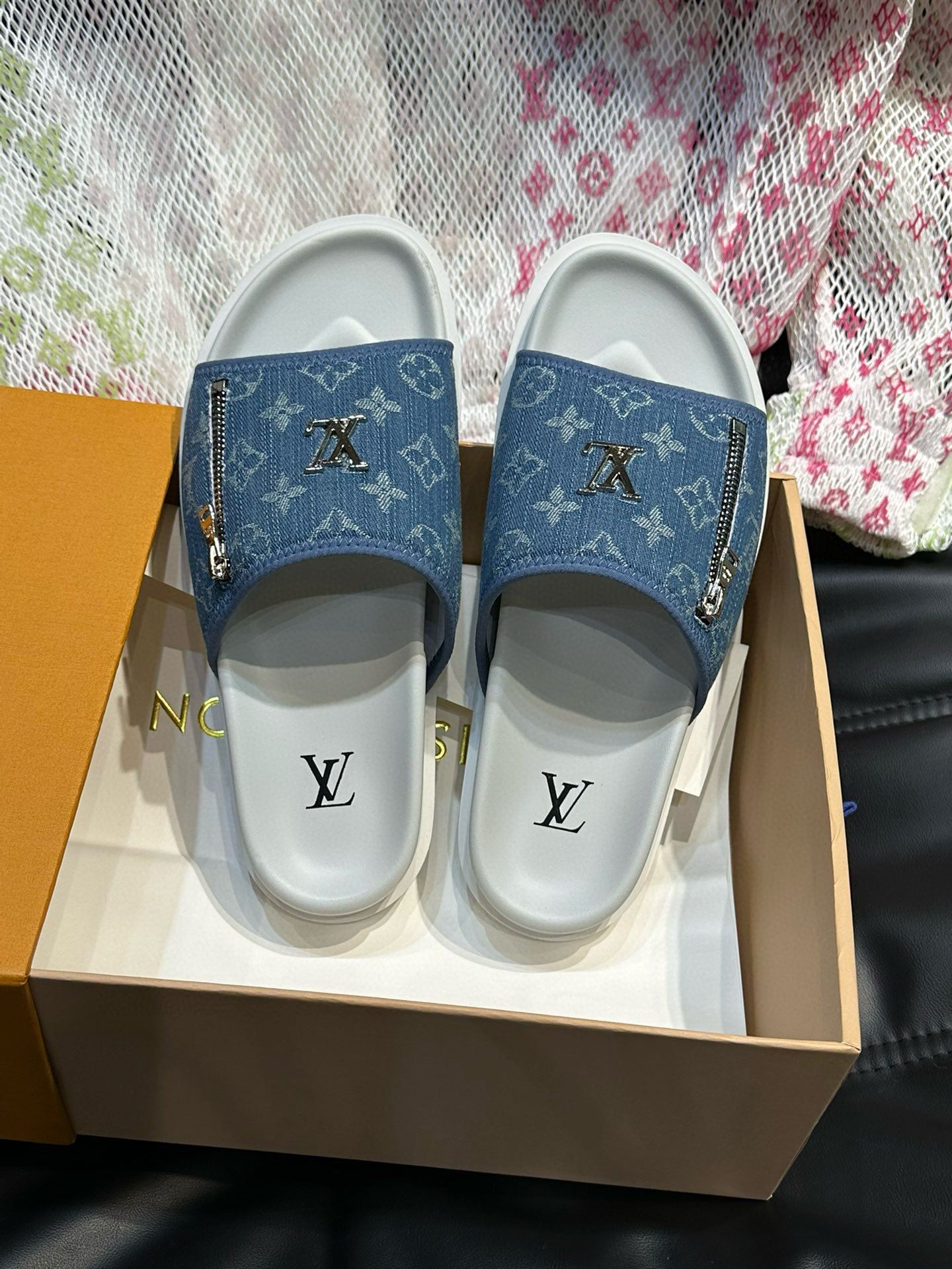 Louis Vuitton Slippers